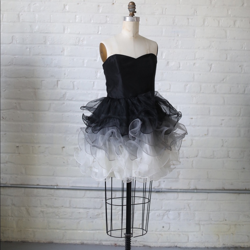 Betsy johnson size 4 dress. New never worn